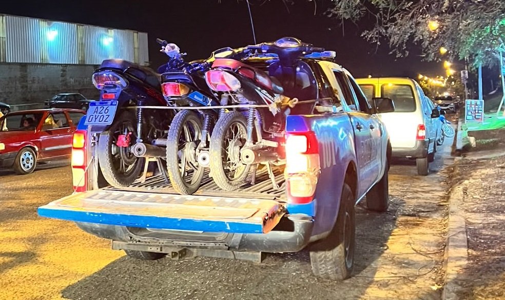 En diferentes operativos la policía secuestró droga, motos con pedido y detuvo a varias personas